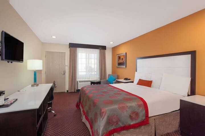 Room 25 of 47