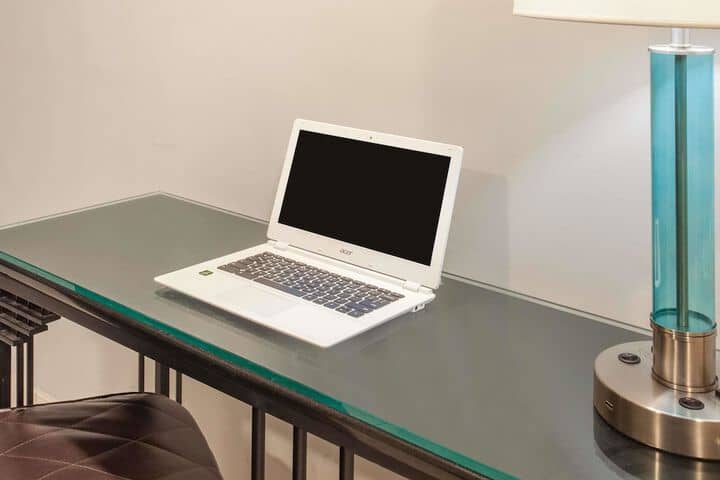 Business Center 43 of 47